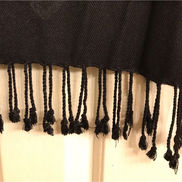 BCBGMAXAZRIA HUGE Wrap/ Scarf with Logo Details and Fringe. EUC. - Picture 3 of 6